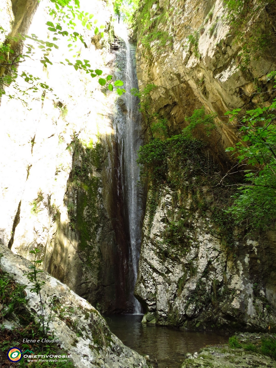 08 Raggiungiamo una bella cascata.JPG